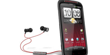PIERWSZY TELEFON Z WBUDOWANĄ TECHNOLOGIĄ BEATS AUDIO™
