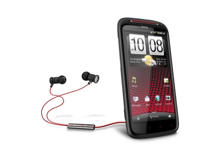 PIERWSZY TELEFON Z WBUDOWANĄ TECHNOLOGIĄ BEATS AUDIO™