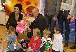 Pomaganie jest trendy. Gwiazdy Pomagają Chorym