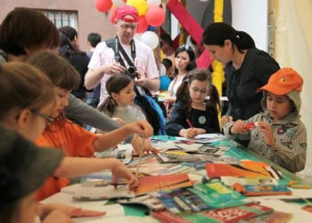 DZIECKO na PRZYSTANKU