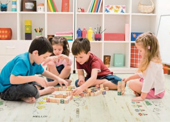 Wakacyjny remont pokoju dziecięcego z panelami Hello Kitty i Kids