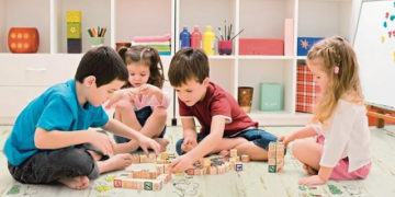 Wakacyjny remont pokoju dziecięcego z panelami Hello Kitty i Kids