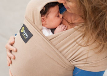 Kangurowanie, chustonoszenie  – o co właściwie w tym chodzi?