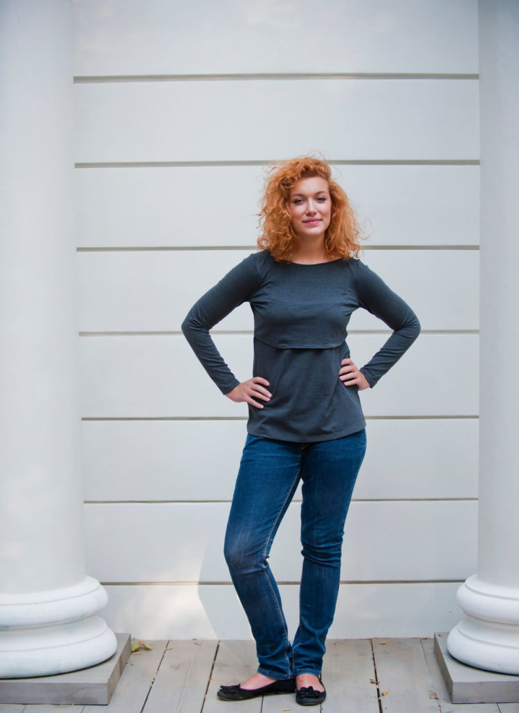 Modna mama przy Wigilijnym stole