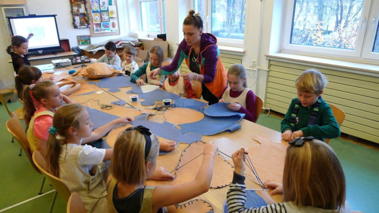 WARSZTATY: MALI ZAPROJEKTOWALI  Warsztaty designu w Custore, czyli krzesło oczami dzieci od 23.02. do 30.03.2013