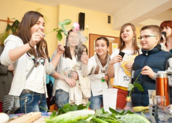 WARSZTATY: Warsztaty eksperymentowania w Pracowni Edukacji EE 16.03.2013