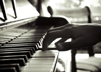 KONCERT: KONCERTY DLA MAŁYCH I DUŻYCH: Pieśni polskie 10.03.2013