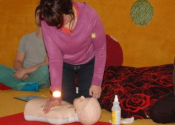 KURS: Kurs pierwszej pomocy dzieciom organizowany w ramach akcji: „Niech dorosły posłucha, jak ratować malucha!” 06.04.2013