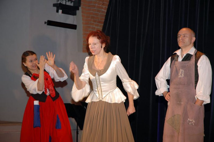 ZAJĘCIA; Z cyklu „Dwie godziny dla Rodziny”: spektakl pt. „ Bajka o Bazyliszku i …” oraz animacje plastyczne. – 14.04.2013