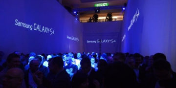 Samsung otwiera pierwszy sklep firmowy w Polsce i prezentuje smartfon GALAXY S 4