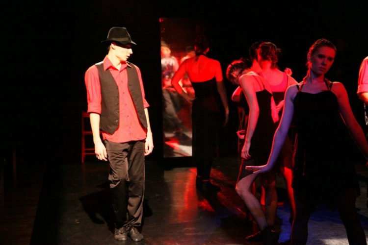 SPEKTAKL: Spektakl “Dance-Dance-Dance” – Teatr Tańca Test – 05.04.2013