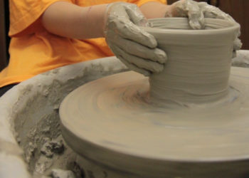 WARSZTATY: Rodzinne warsztaty ceramiczne w Dorożkarni – 20.04.2013