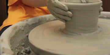 WARSZTATY: Rodzinne warsztaty ceramiczne w Dorożkarni – 20.04.2013