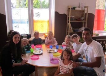 Studenci z całego świata zawitali do warszawskich przedszkoli