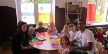 Studenci z całego świata zawitali do warszawskich przedszkoli