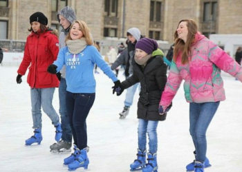 Lodowisko przed Pałacem Kultury i Nauki