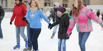 Lodowisko przed Pałacem Kultury i Nauki