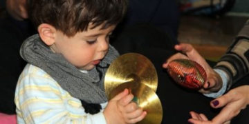 „MUZYKUJĄCE BRZDĄCE” TO INTERGACYJNE ZAJĘCIA MUZYCZNO-TANECZNE DLA DZIECI W WIEKU 1-3 LATA