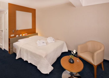 SPACER PO WARSZAWIE „VIVAT WSZYSTKIE STANY!” Z PRZEWODNIKAMI W STROJACH Z EPOKI