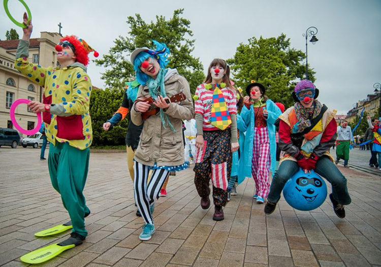 FESTYN RODZINNY POD ZNAKIEM CZERWONEGO NOSKA