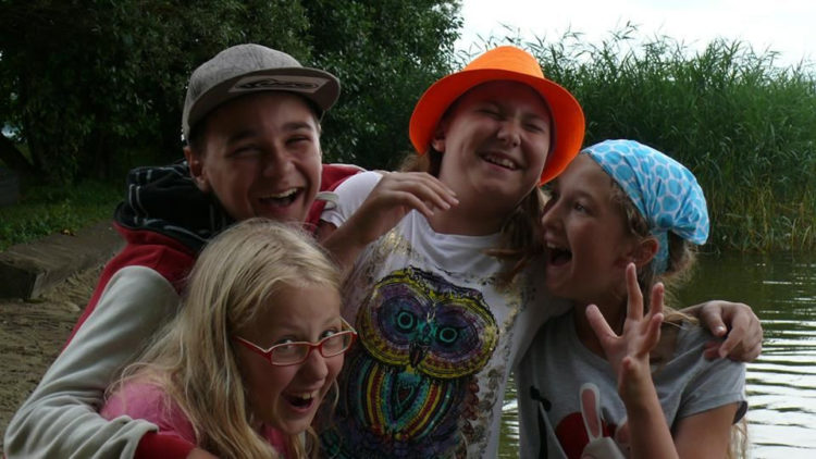 Aktywne, artystyczne i sportowe – obozy Kogis nad jeziorem Drawsko