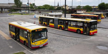 Modlińska i Jagiellońska nieprzejezdne pod Trasą Toruńską – autobusy na objazdach i zawieszone kursowanie tramwajów