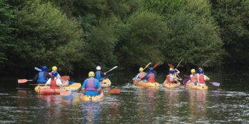 Co musisz wiedzieć zanim wybierzesz się na spływ kajakowy