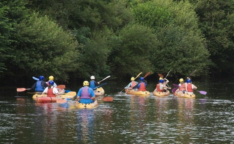Co musisz wiedzieć zanim wybierzesz się na spływ kajakowy