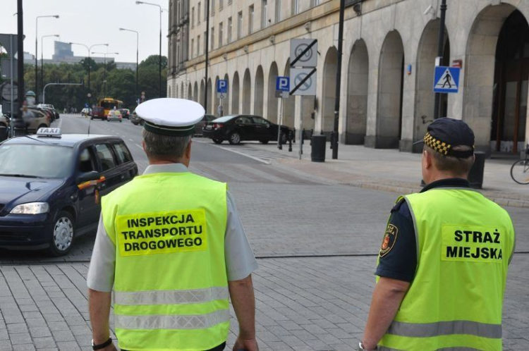 Warszawa walczy z nieuczciwymi przewoźnikami