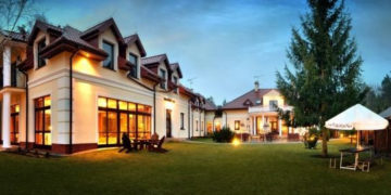 Dwór Konstancin ***