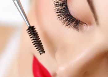 Kolorowy czy czarny – jaki tusz do rzęs wybrać?