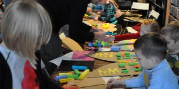 Warsztaty plastyczne dla dzieci „Kropka w kropkę” – PTAKI DZIOBAKI