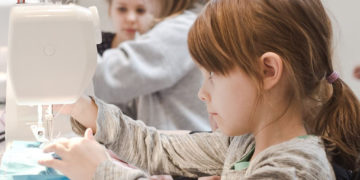 Z MASZYNĄ DO SZYCIA ZA PAN BRAT – WARSZTATY SZYCIA DLA DZIECI