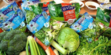 Intrygujący koktajl, kolorowa sałatka ze świeżych warzyw i bajecznie pyszne bakaliowe słodkości czekają na dzieci „W Zielonej Krainie”