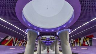 Pasażerowie jeżdżą II linią metra