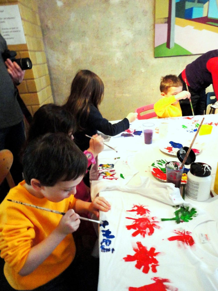 „T-shirt – stwórz go sam” – Warsztaty plastyczne dla dzieci