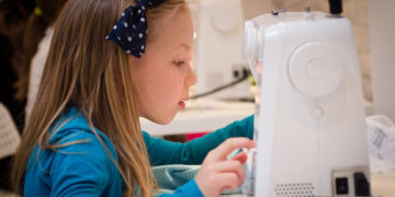 Z MASZYNĄ DO SZYCIA ZA PAN BRAT – WARSZTATY SZYCIA DLA DZIECI