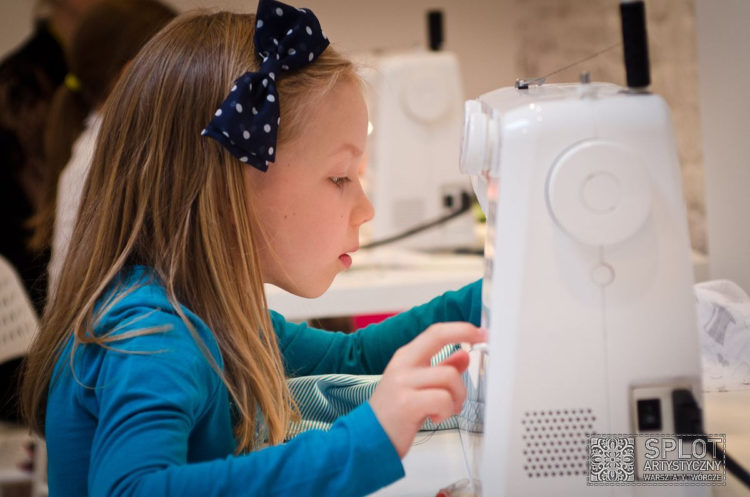Z MASZYNĄ DO SZYCIA ZA PAN BRAT – WARSZTATY SZYCIA DLA DZIECI