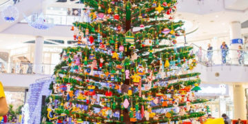 6 000 DZIECI DEKOROWAŁO CHOINKĘ Z KLOCKÓW LEGO®!