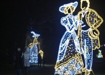 Łazienki Królewskie znów oczarują świąteczną iluminacją