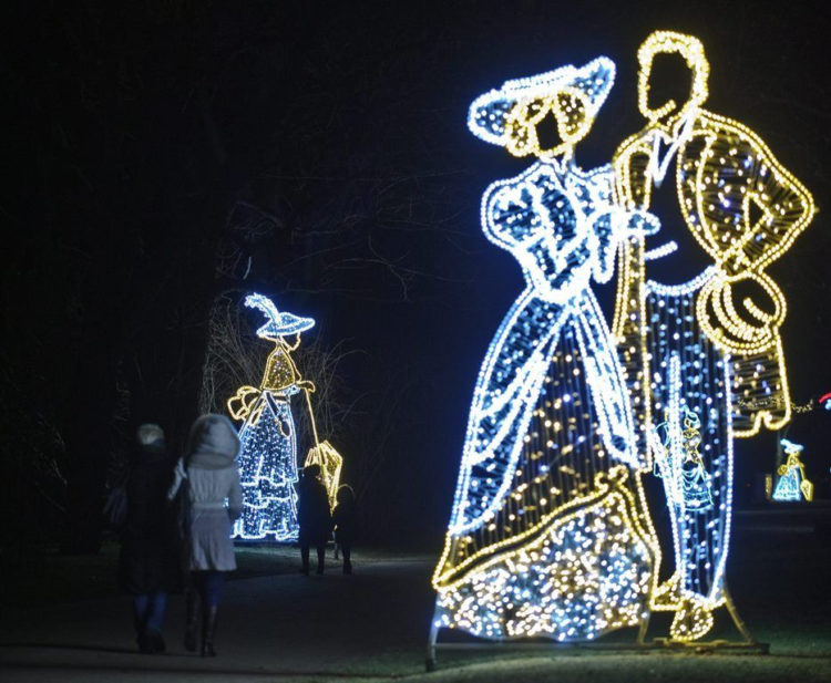 Łazienki Królewskie znów oczarują świąteczną iluminacją