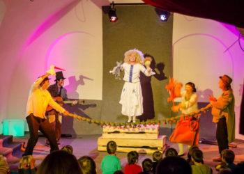 Hops oto Drops przedstawienie teatralne dla dzieci w reżyserii Anny Seniuk