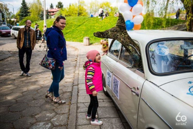 PRZYJDŹ NAD WISŁĘ, POSŁUCHAJ JARRE’A, DORWIJ PLAŻOWEGO