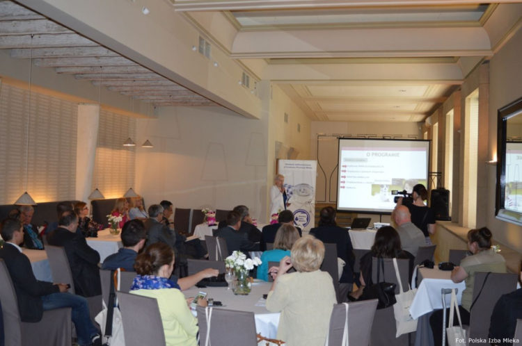 Dlaczego warto mieć kota na punkcie mleka?