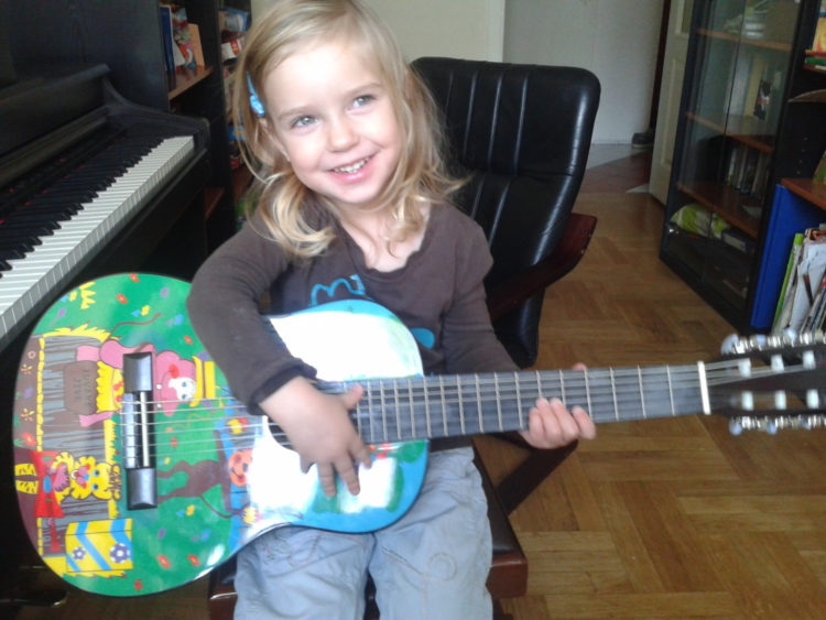 Wakacyjne kursy gry na gitarze – Muzyczna Przystań