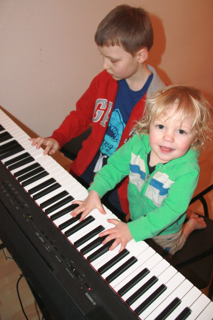 Wakacyjne kursy gry na pianinie – Muzyczna Przystań