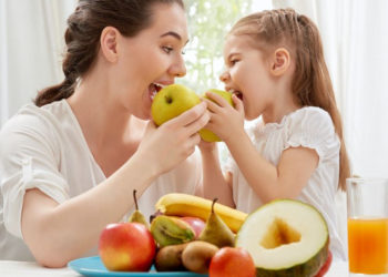 Jak sprawić, by nasze dzieci nabrały prawidłowych nawyków żywieniowych?