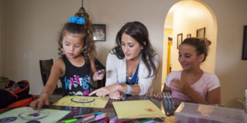 Kreatywne wakacje: twórcze zabawy, które pomogą zapobiec wakacyjnej nudzie