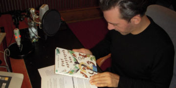 „PIĘĆ SPRYTNYCH KUN” NA ANTENIE JEDYNKI DZIECIOM W INTERPRETACJI PIOTRA GŁOWACKIEGO