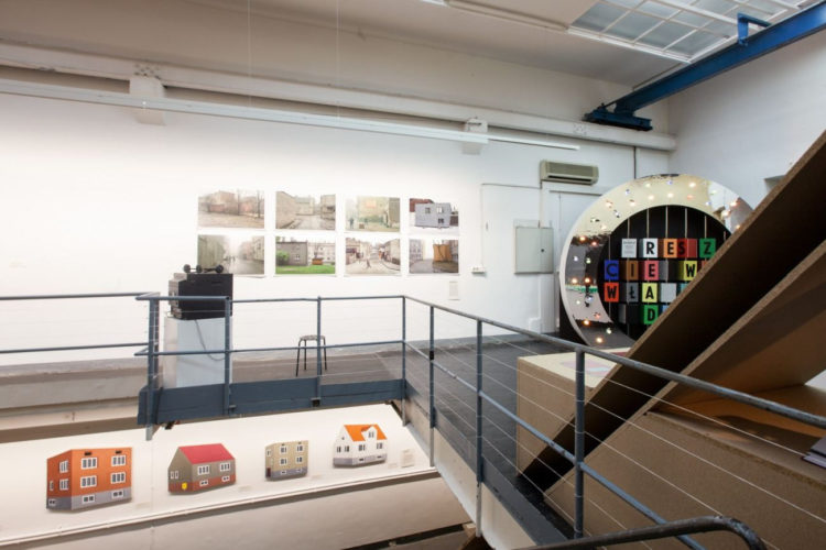 Bezpłatne weekendowe warsztaty dla dzieci na wystawie „Wreszcie we własnym domu. Dom polski w transformacji”